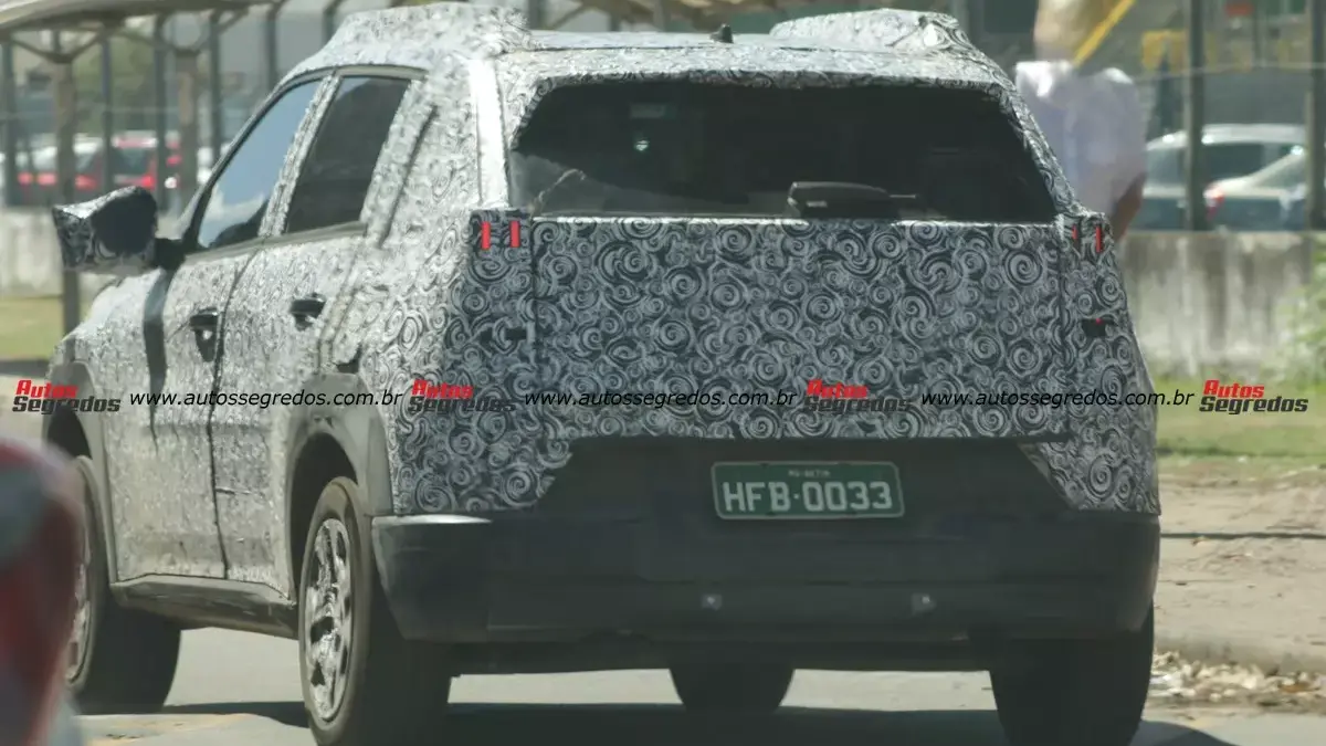 Fiat Argo X camuflado em testes em Betim