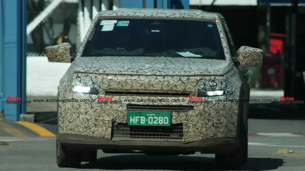Fiat Argo X camuflado em testes em Betim