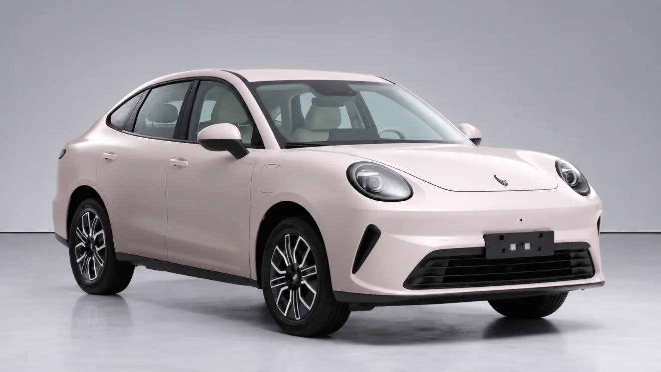 GWM Ora 5 sedan no MIIT estático com fundo branco