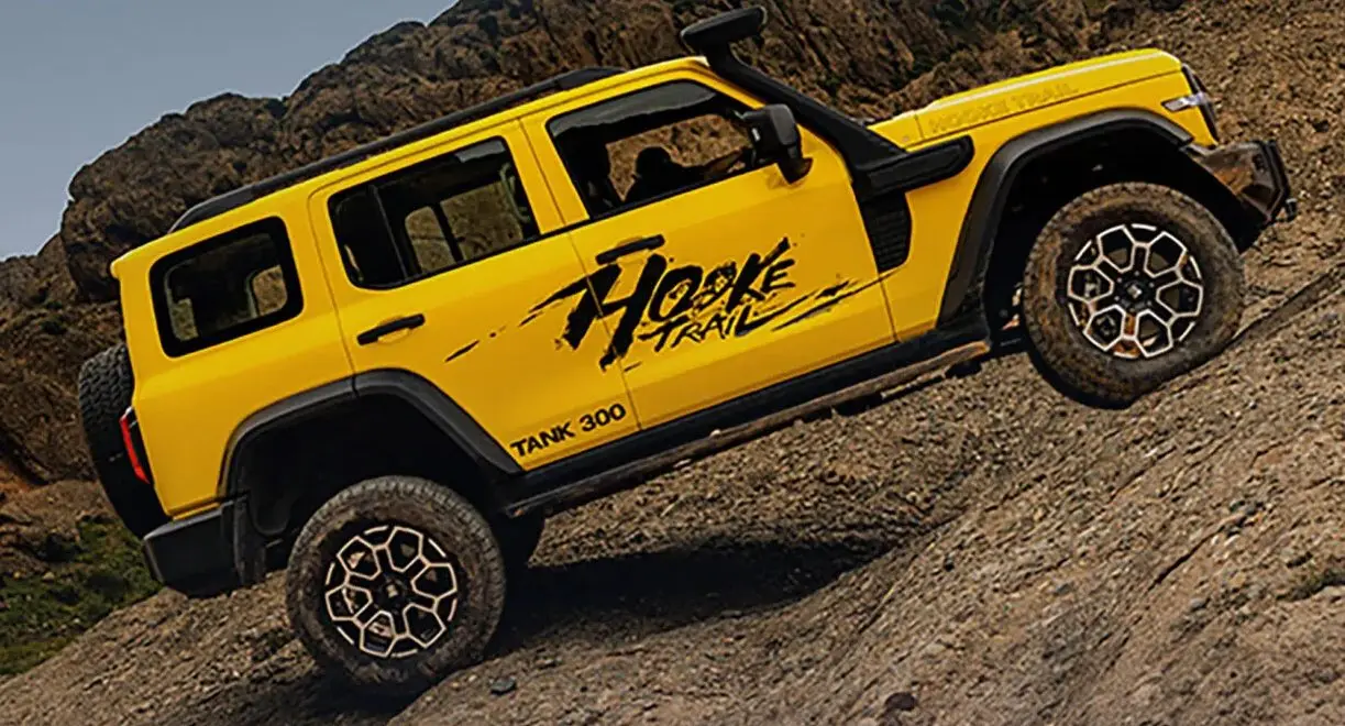 GWM Tank 300 Hooke Trail amarelo na trilha