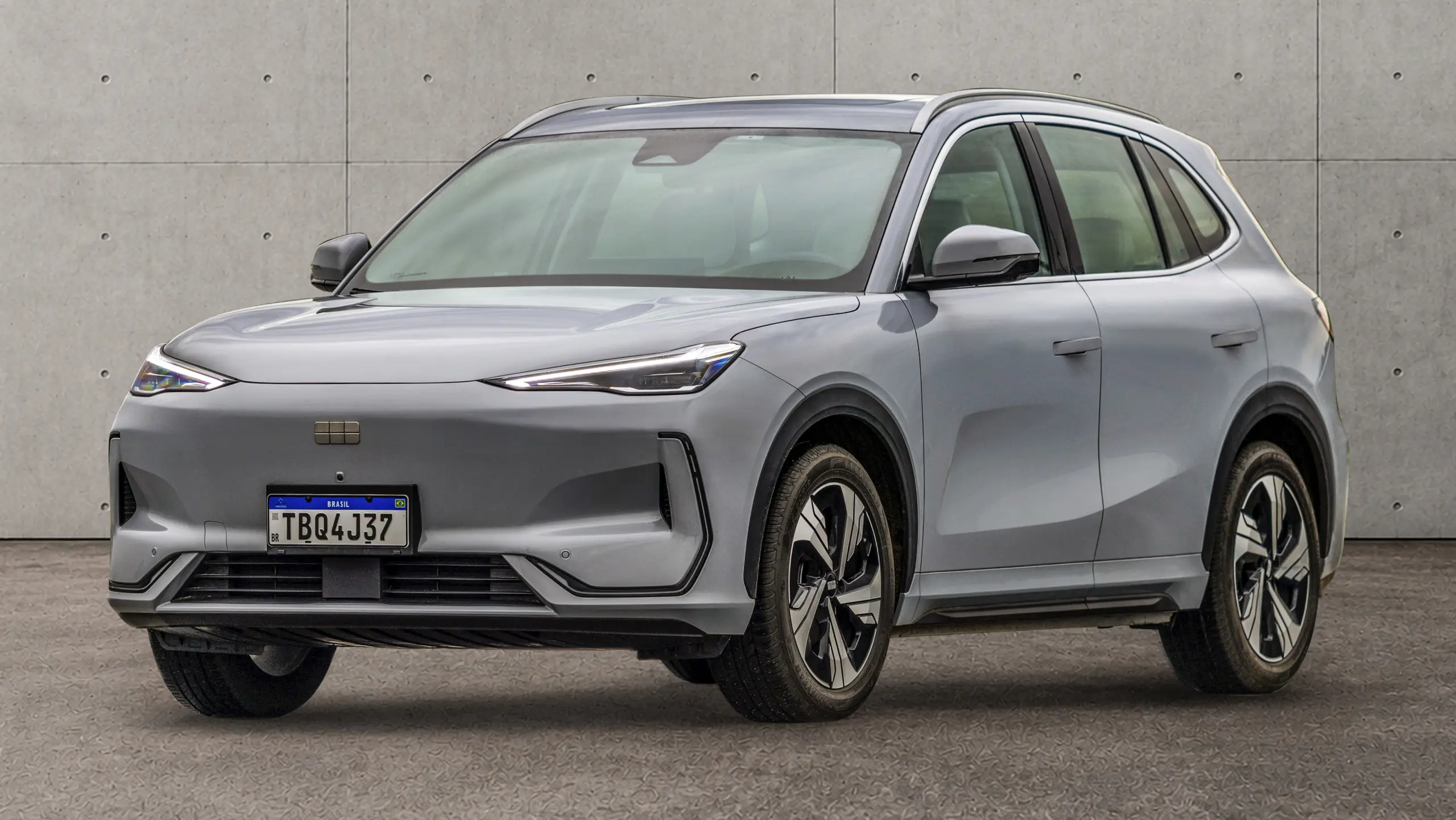 Geely EX5 ganha opção de interior branco sem custo, mas só no modelo elétrico