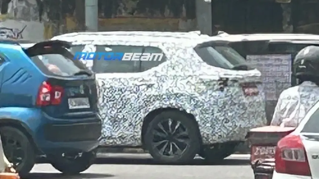 Honda WR-V/Elevate na Índia em testes camuflado