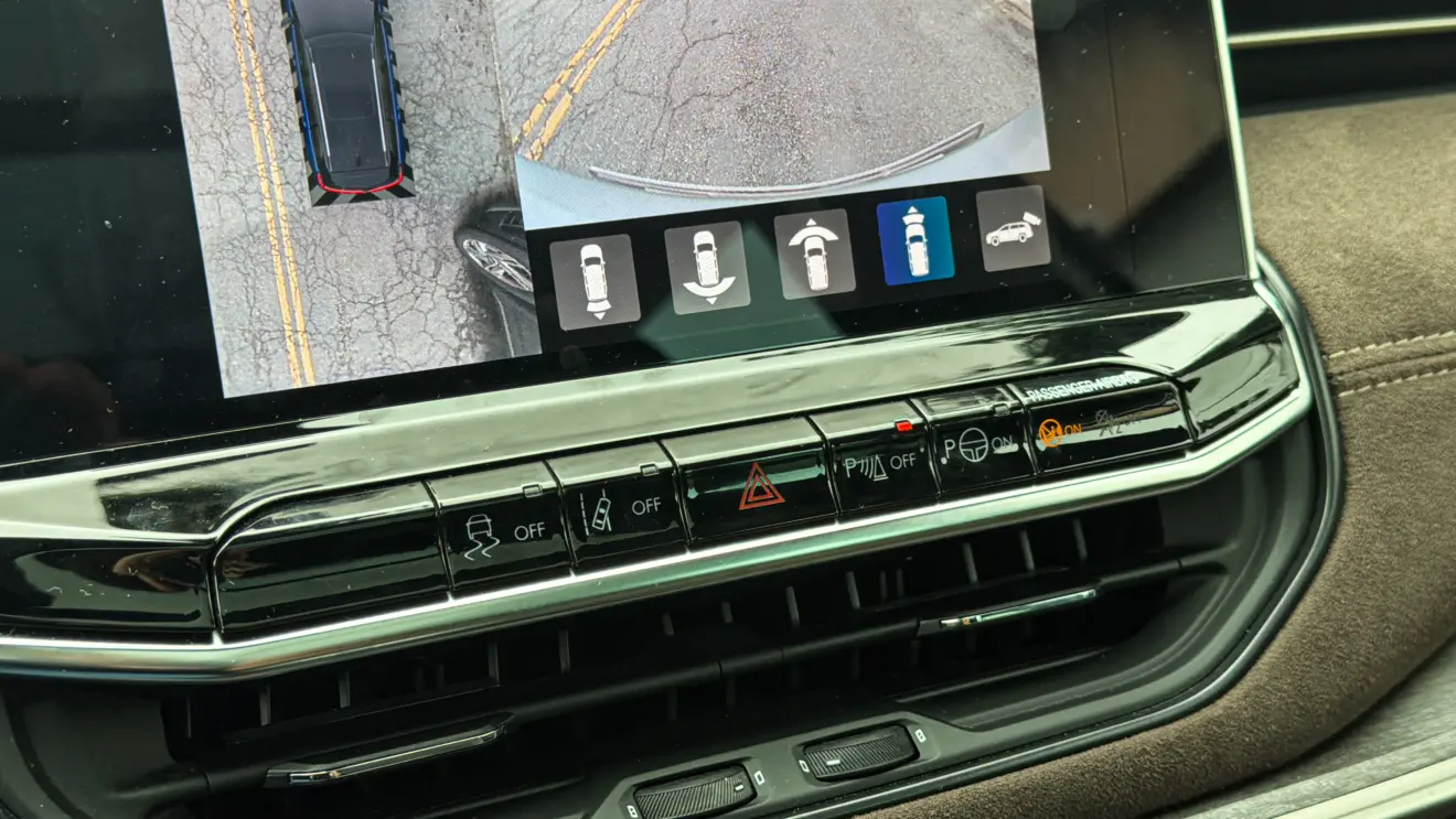 Jeep Commander Overland MHEV e seu interior para avaliação e teste