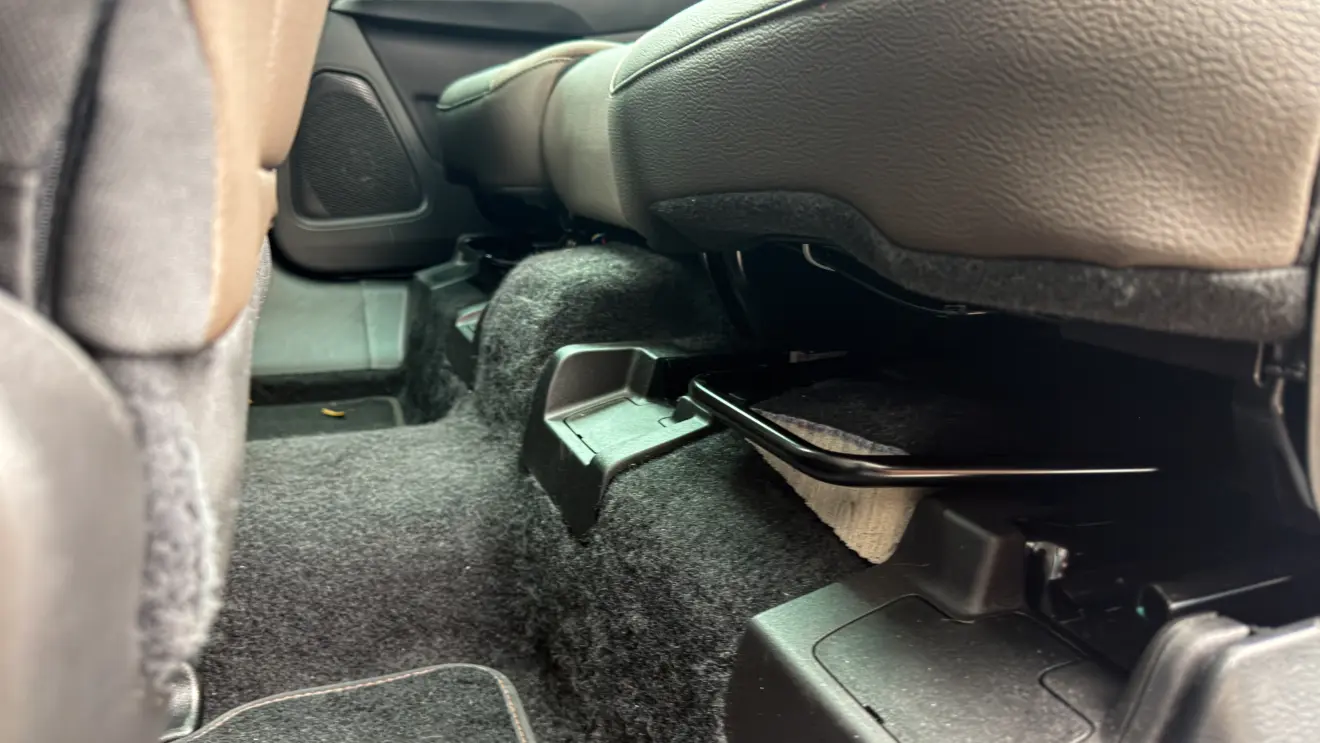 Jeep Commander Overland MHEV e seu interior para avaliação e teste