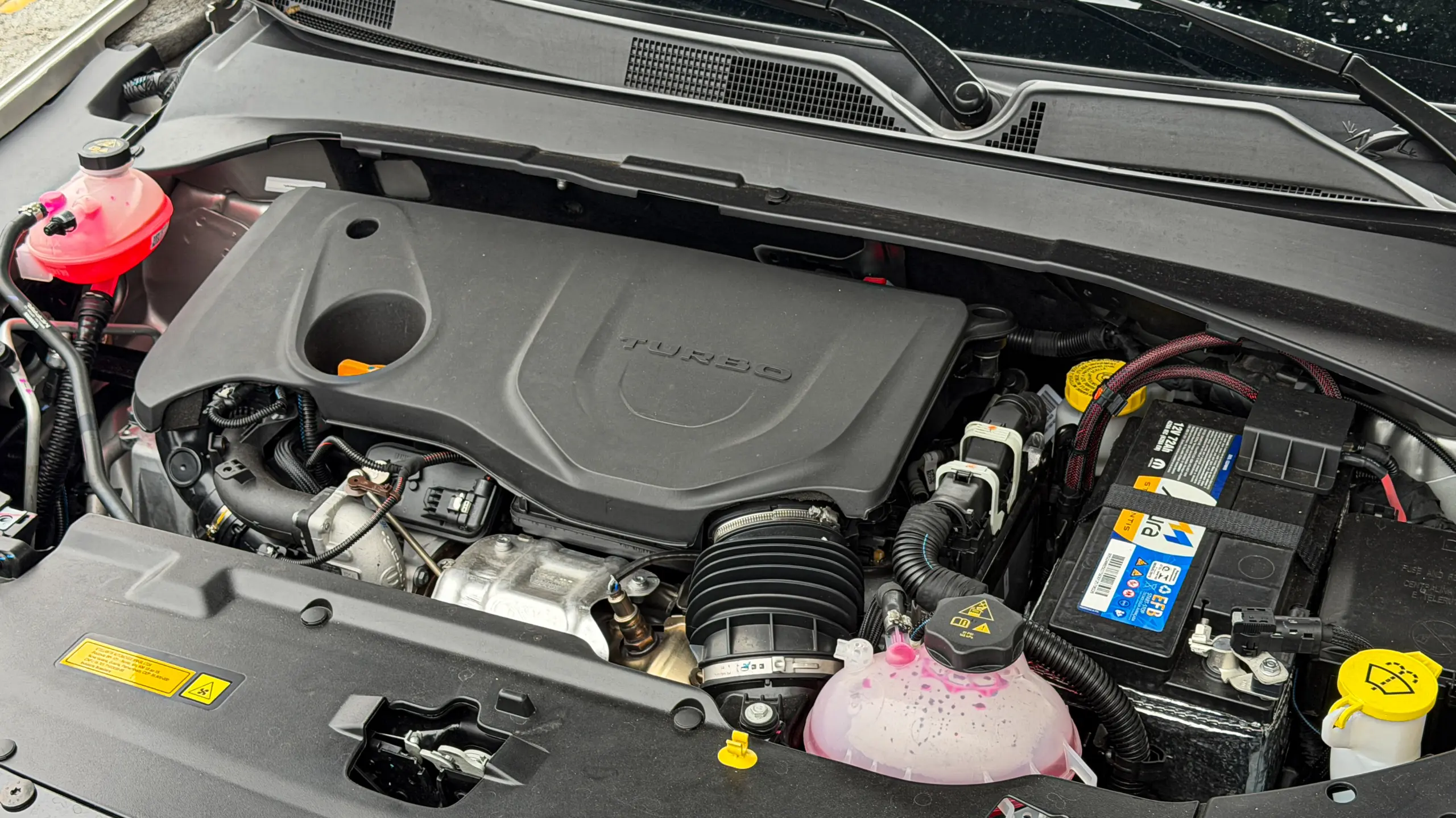 Jeep Commander Overland MHEV motor 1.3 turbo flex com sistema MHEV 48 volts