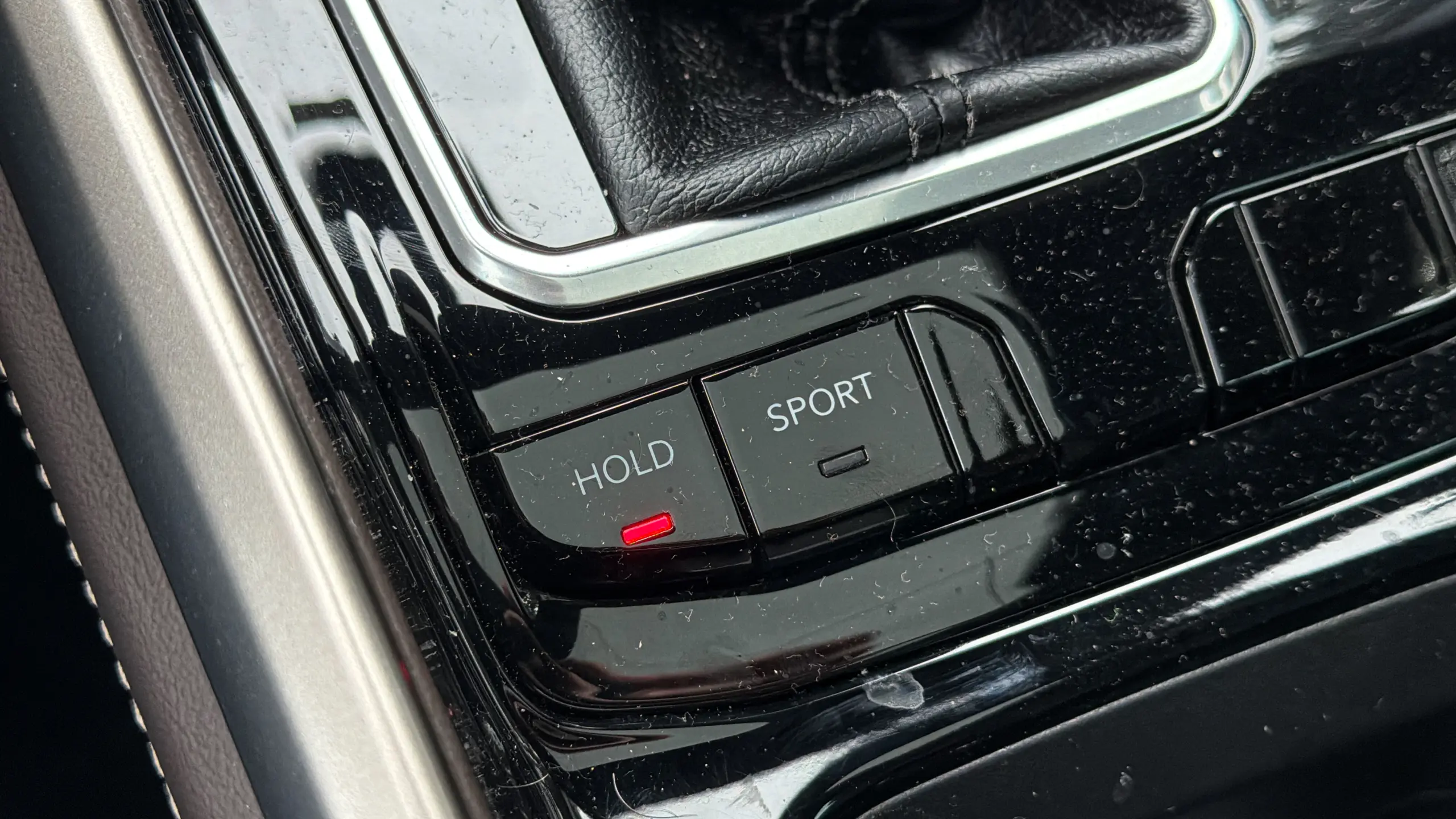 Jeep Commander Overland MHEV e seu interior para avaliação e teste