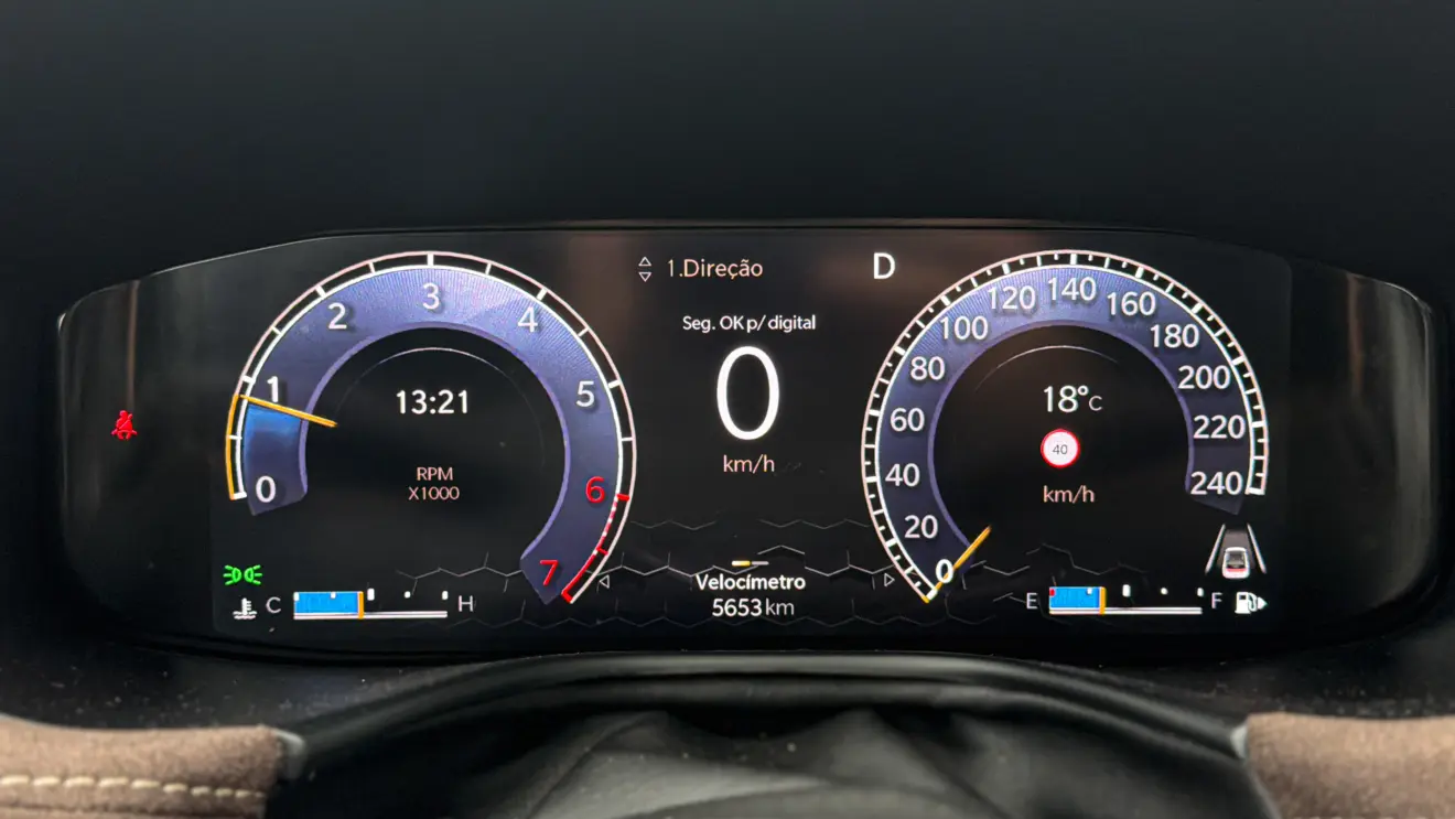 Jeep Commander Overland MHEV e seu interior para avaliação e teste