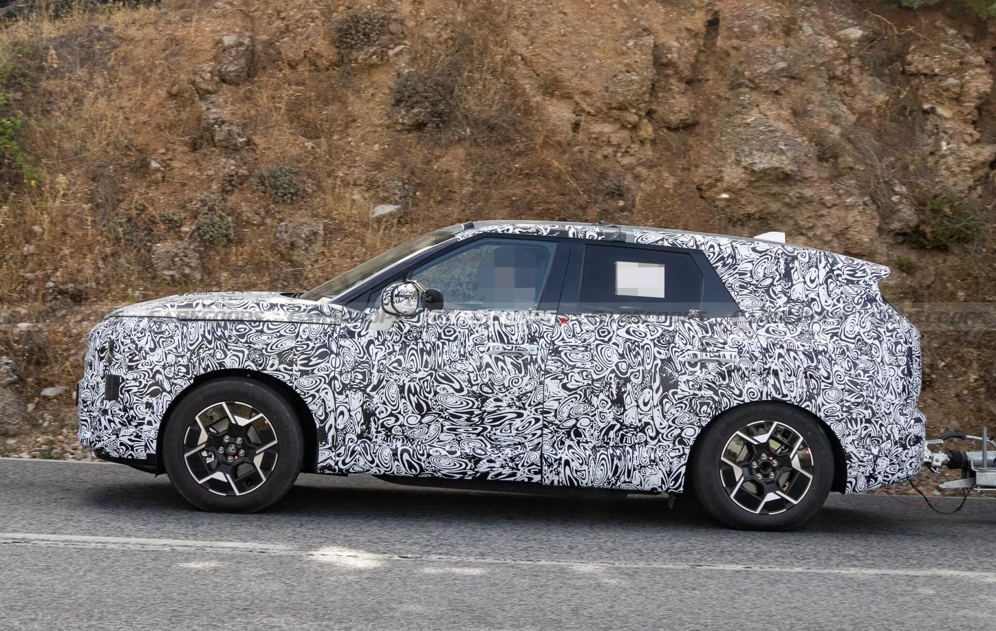 Kia Sportage 2028 aparece em testes e promete visual polêmico