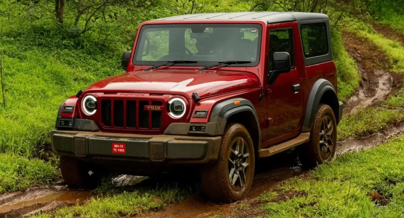 Carroceria quadrada do modelo da Mahindra remete diretamente ao Jeep Wrangler