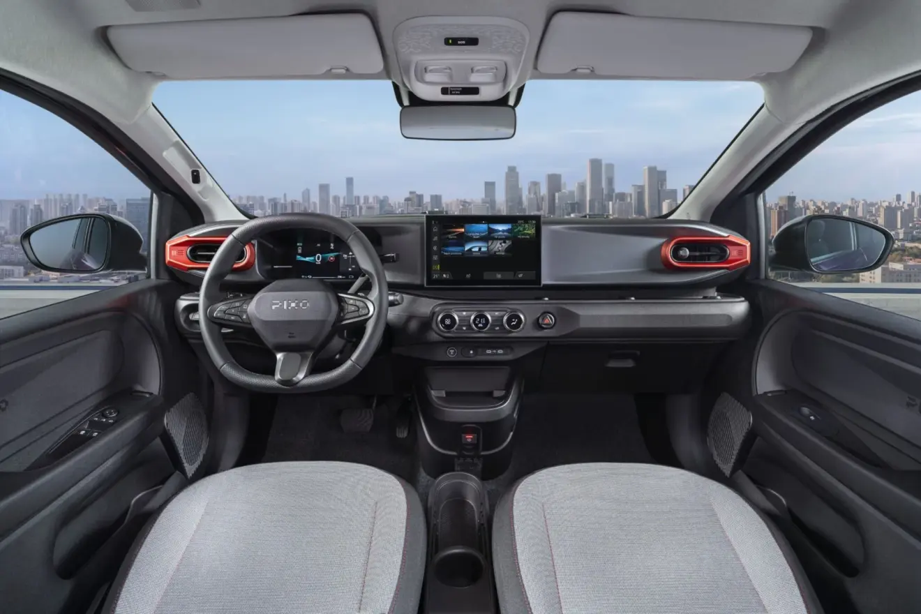 interior Nissan Pixo [divulgação]