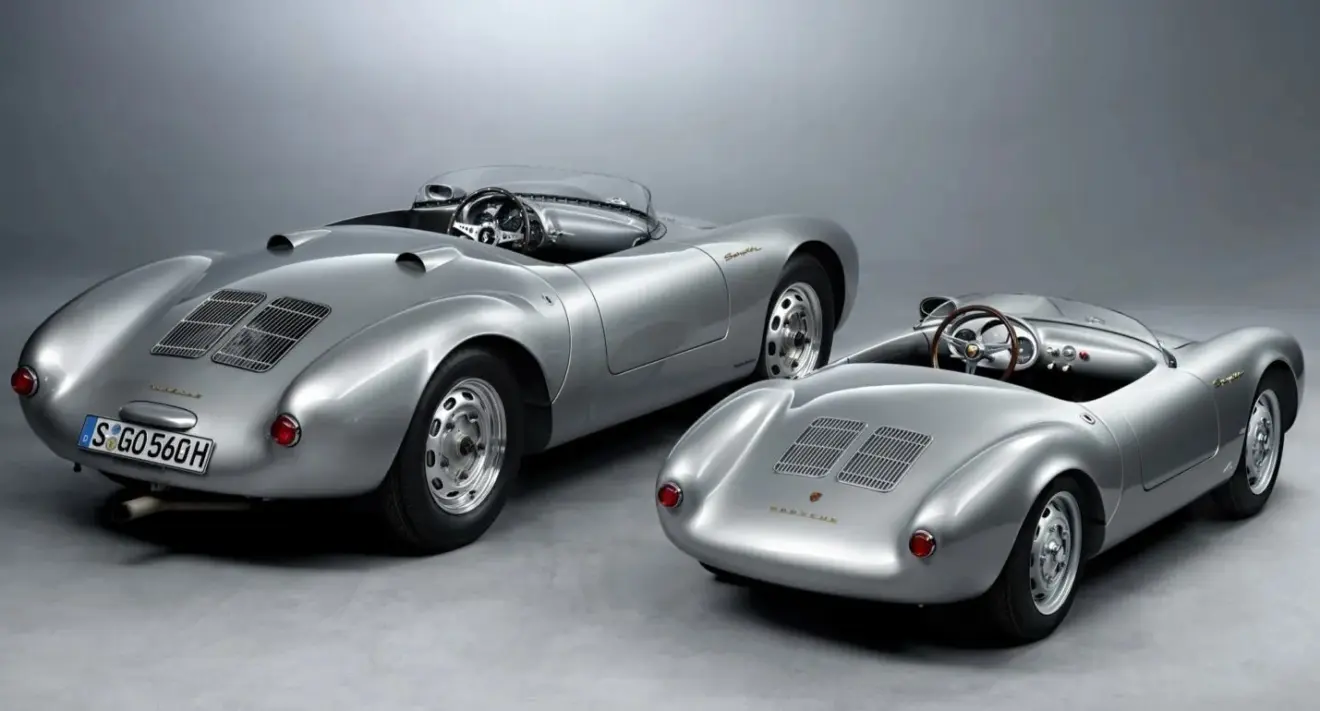 Porsche 550 Spyder prata parado de traseira 