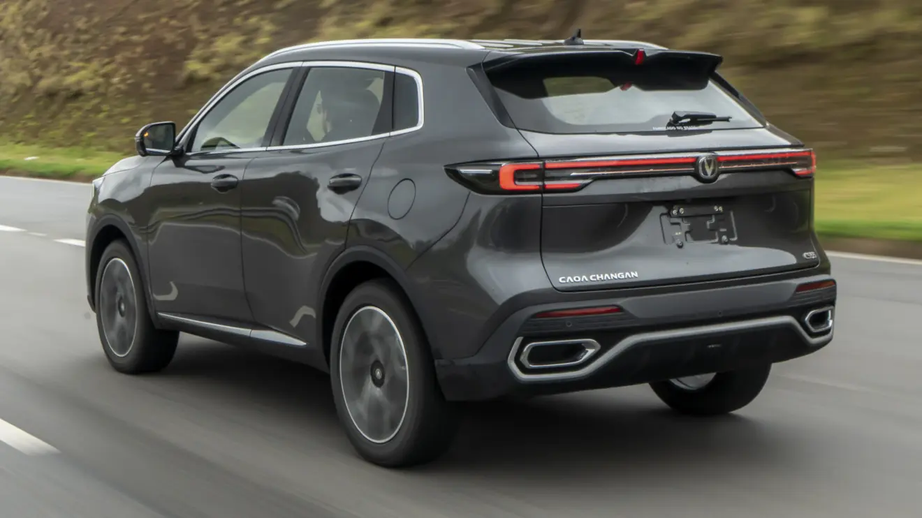 CAOA Changan CS55 Infinity cinza de traseira