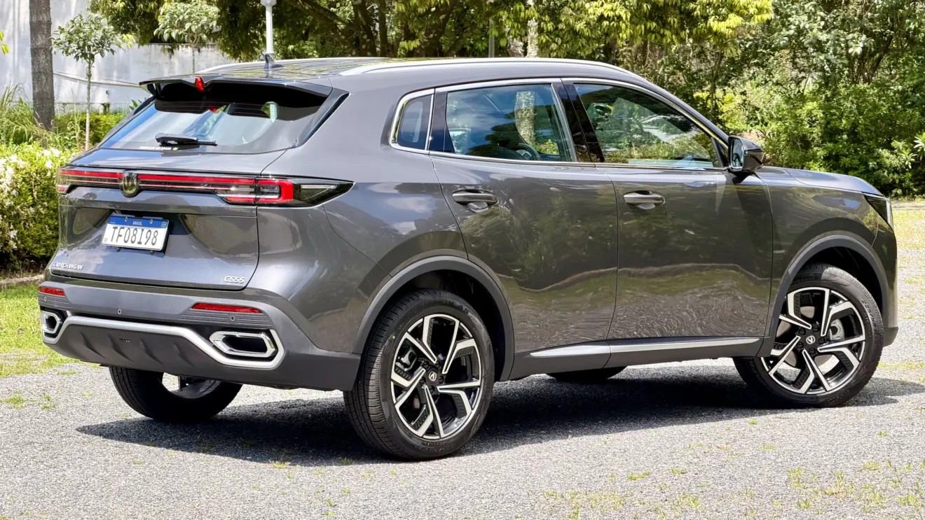 CAOA Changan CS55 Infinity cinza de traseira