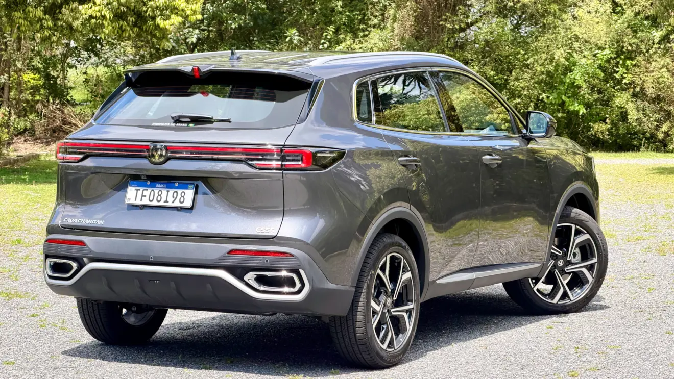 CAOA Changan CS55 Infinity cinza de traseira