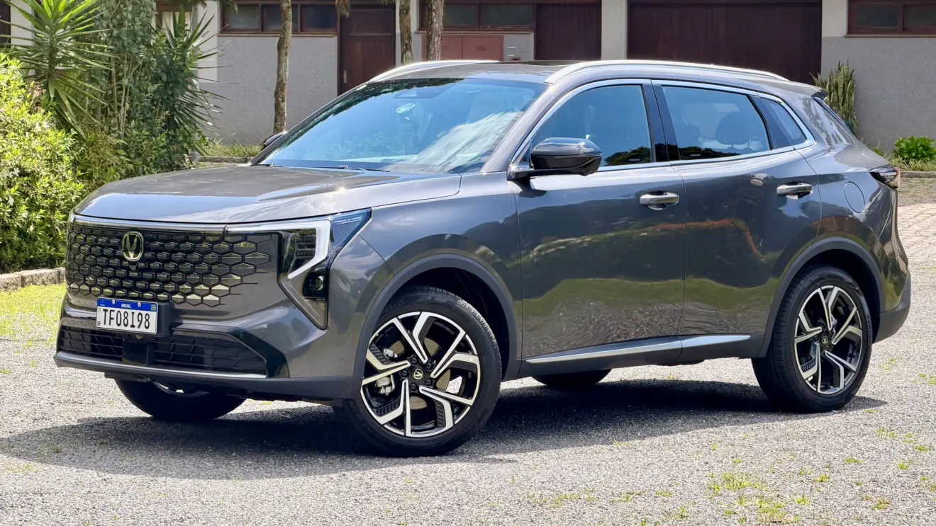 Caoa Changan CS55 cinza estático
