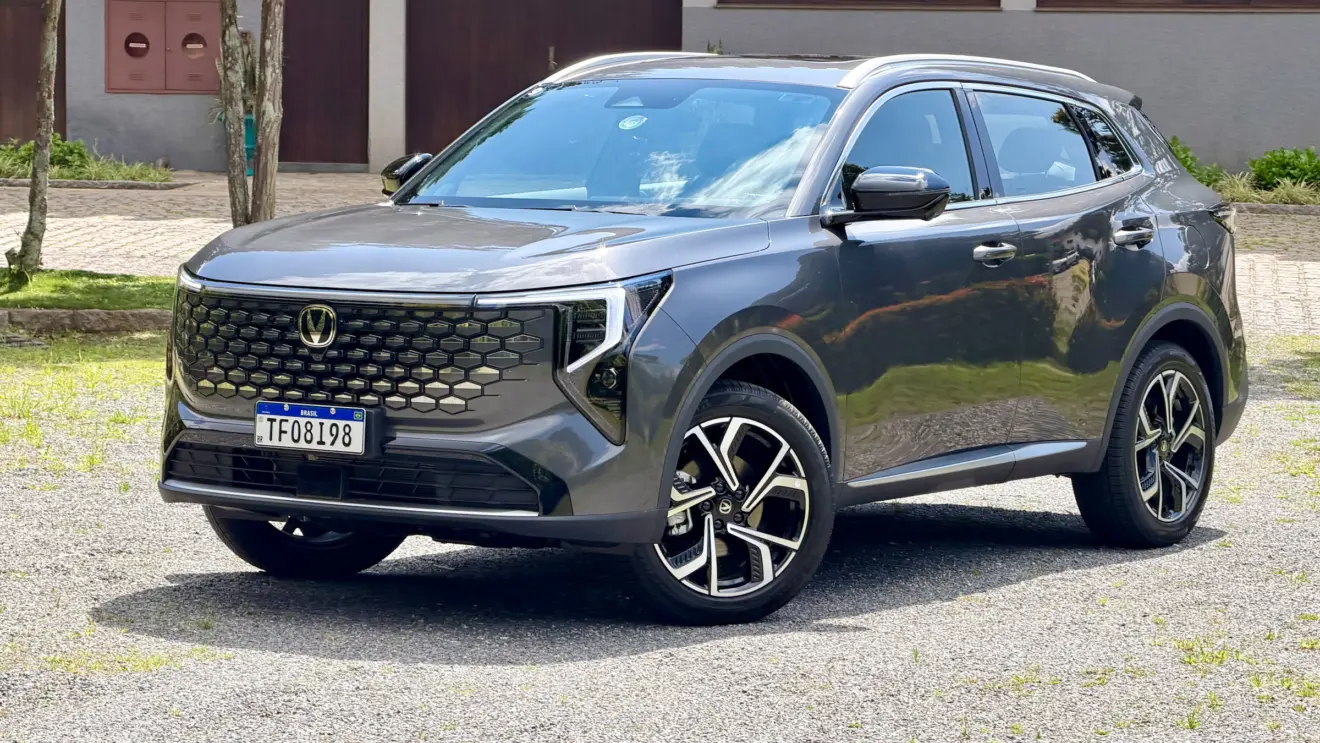 CAOA Changan CS55 Infinity cinza de frente