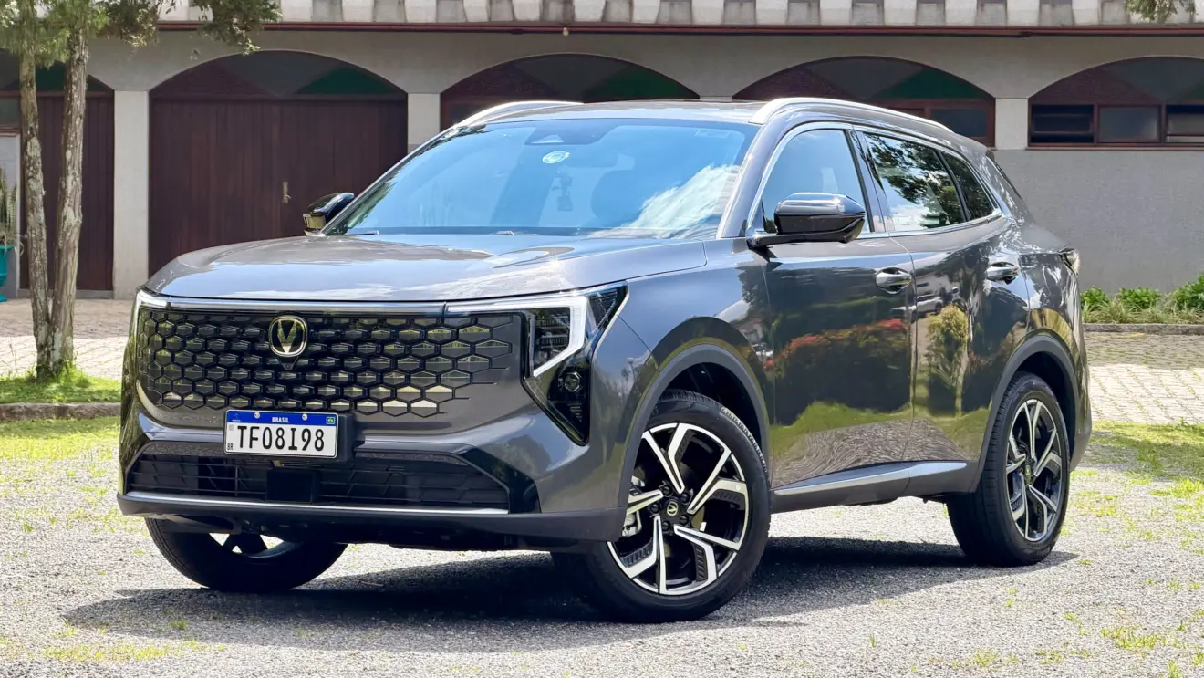 Caoa Changan CS55 cinza estático