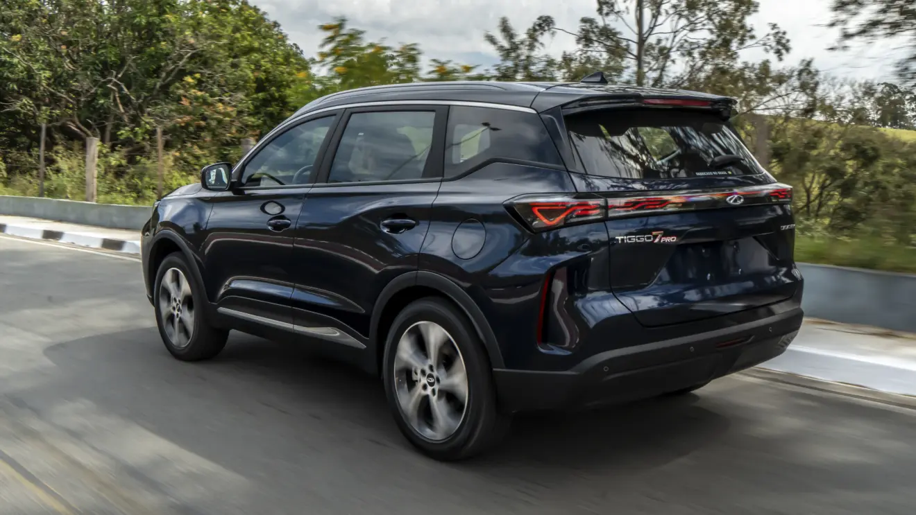 CAOA Chery Tiggo 7 azul de traseira