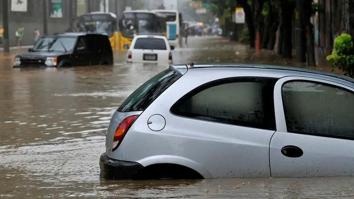 Carro na enchente: dicas de segurança