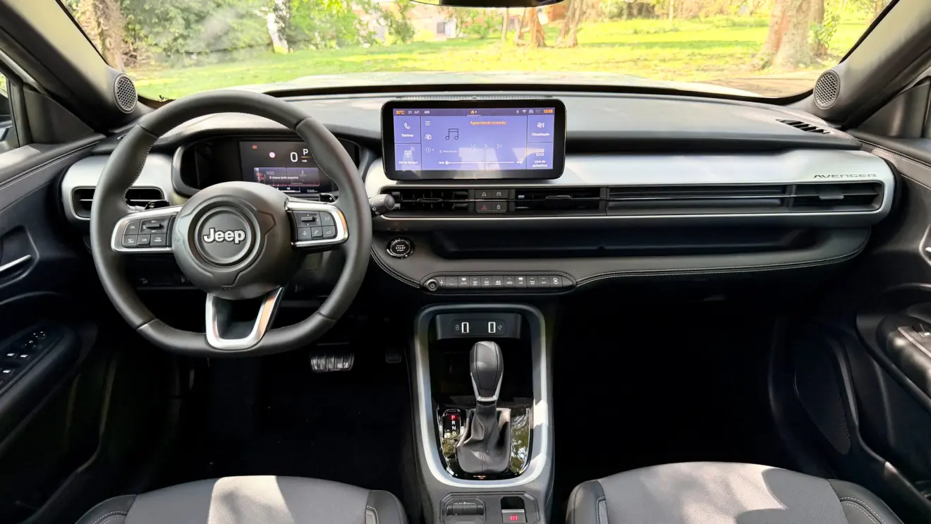 interior Jeep Avenger Longitude [Auto+ / João Brigato]
