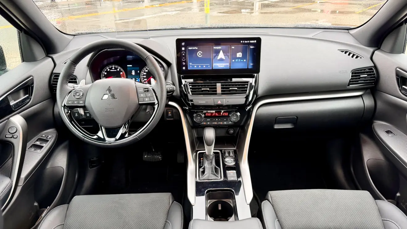 interior Mitsubishi Eclipse Cross Black [Auto+ / João Brigato]