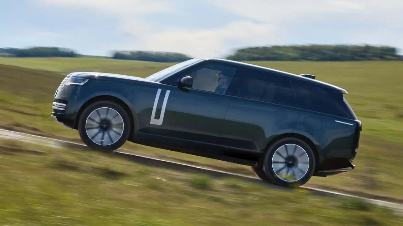 Range Rover Electric em movimento