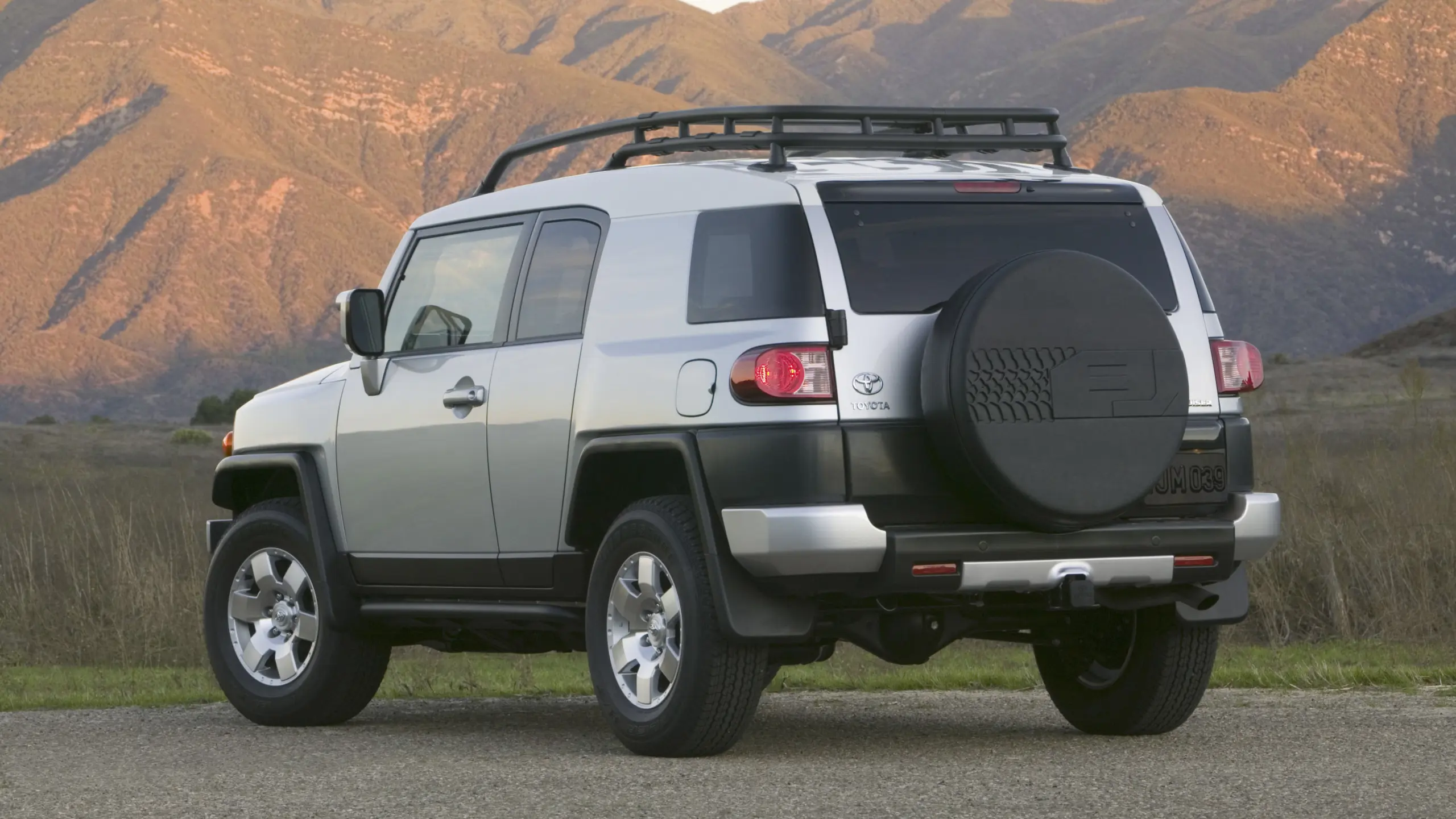 Toyota FJ Cruiser: o Bandeirante moderno cheio de extravagâncias