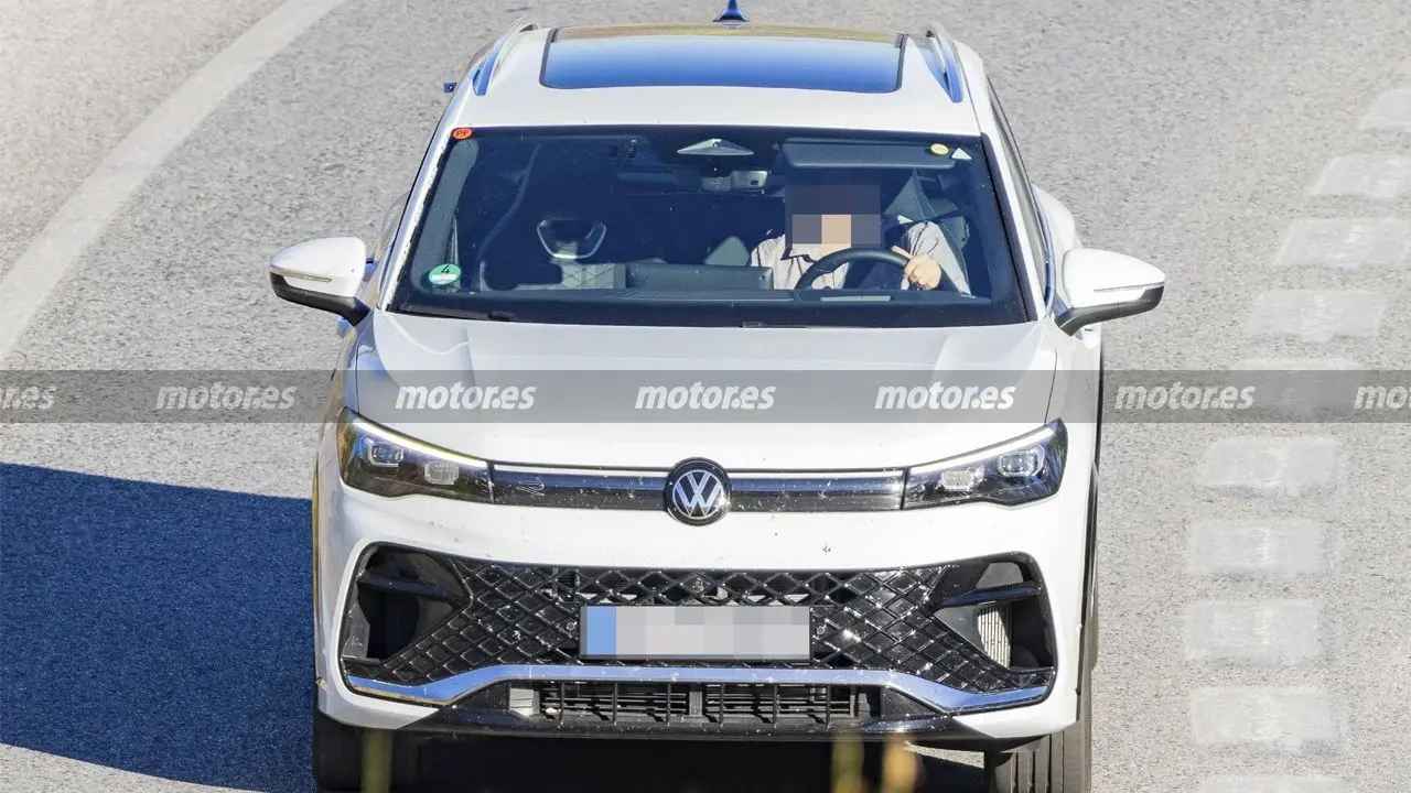 Volkswagen Tiguan R em testes sem camuflagem na Europa com 330 cv