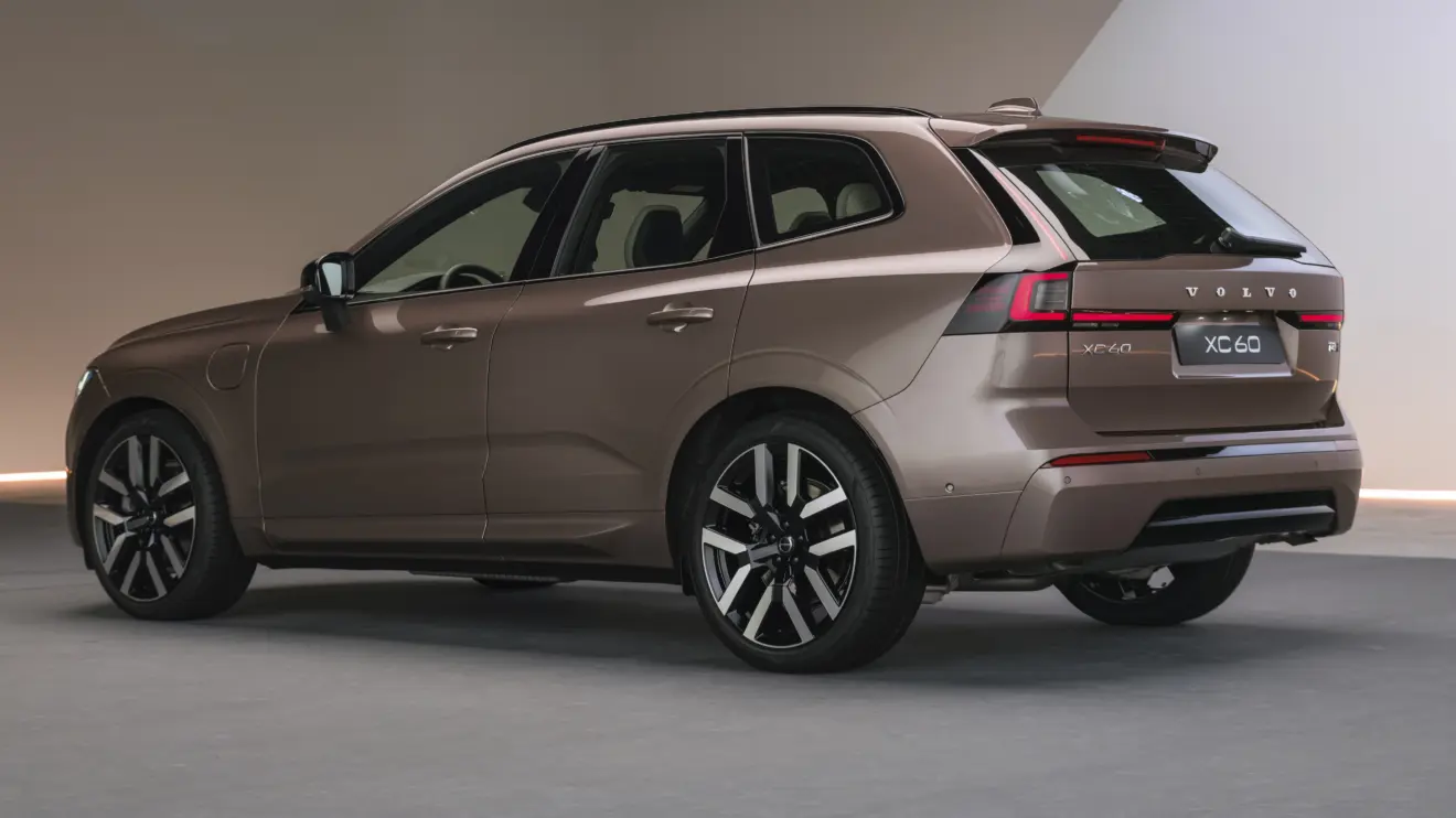 Volvo XC60 2027 cobre de traseira