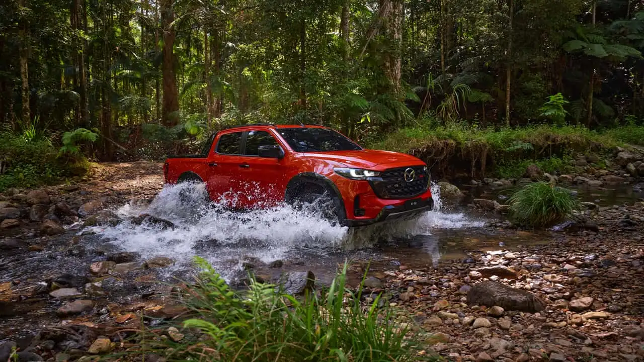 Mazda BT-50 vermelha