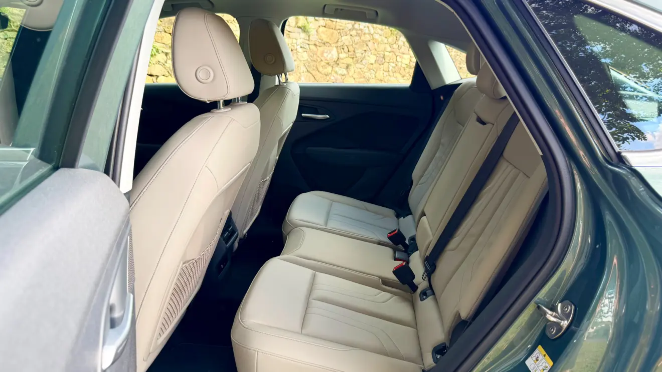 banco traseiro Audi Q3 Sportback [Auto+ / João Brigato]