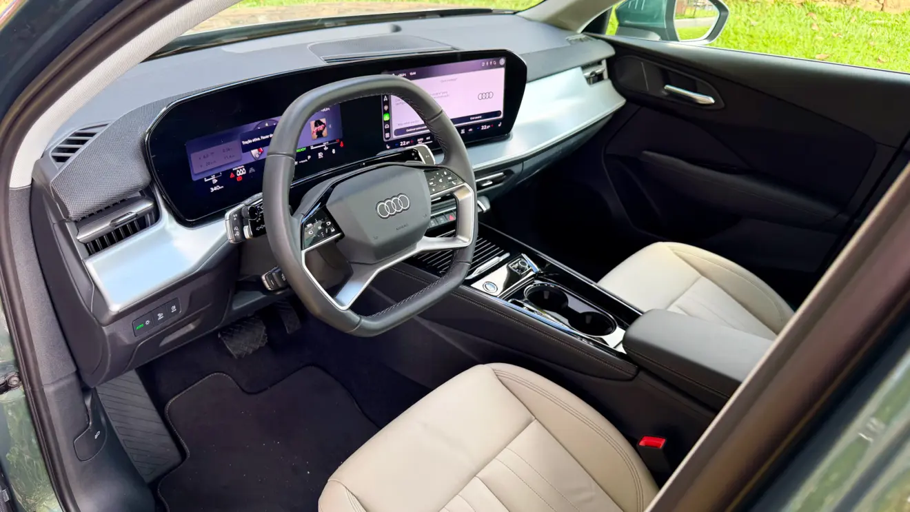 cabineAudi Q3 Sportback [Auto+ / João Brigato]