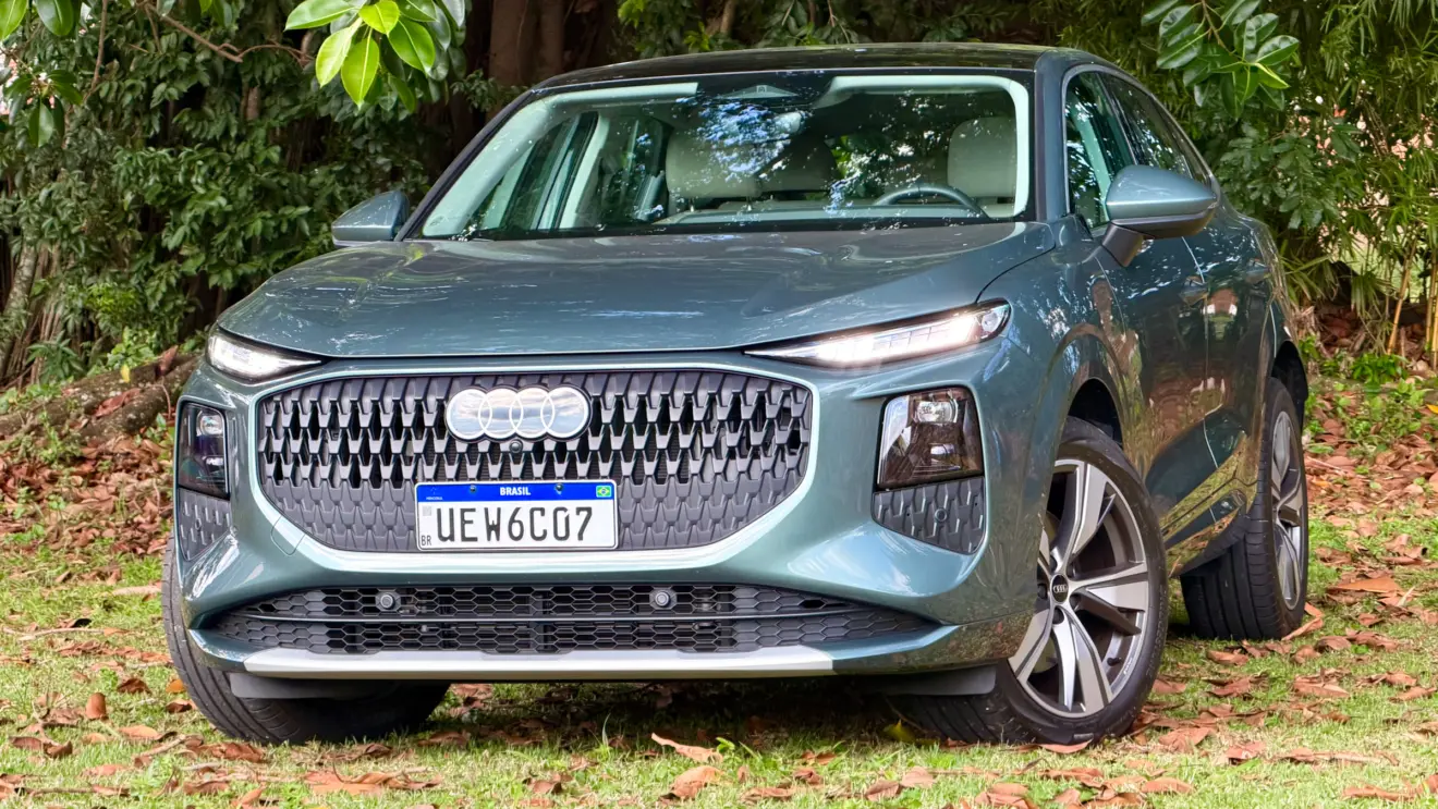 Audi Q3 Sportback verde de frente