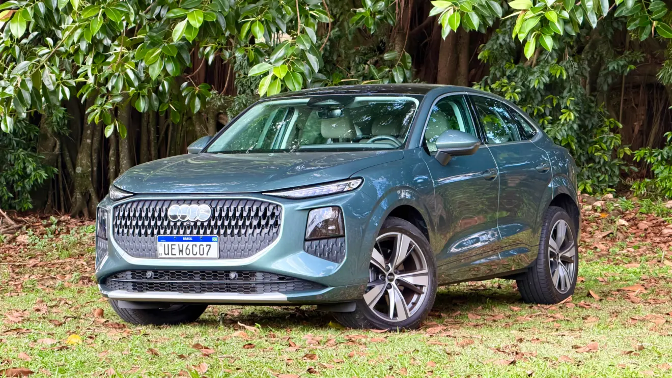 Audi Q3 Sportback verde de frente