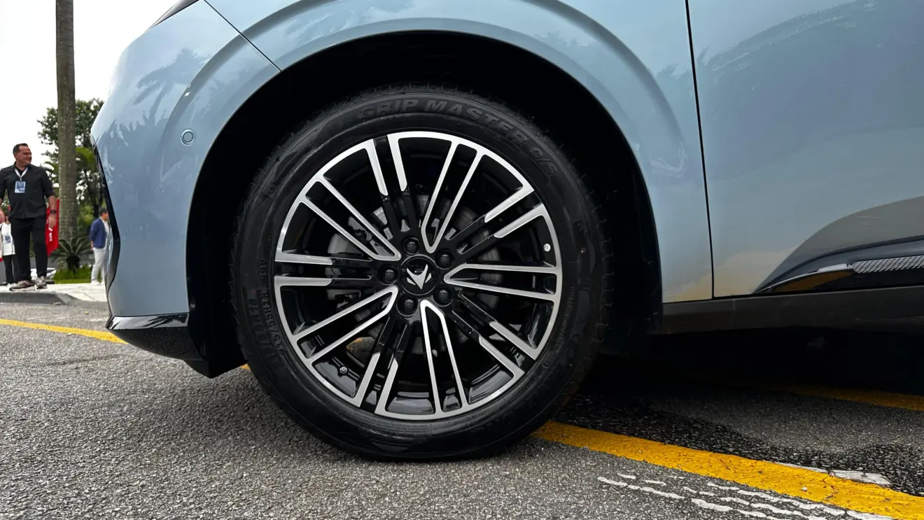 BAIC Arcfox T1 na cor azul estático
