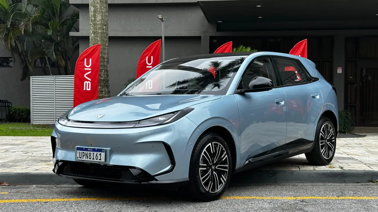 BAIC Arcfox T1 na cor azul estático