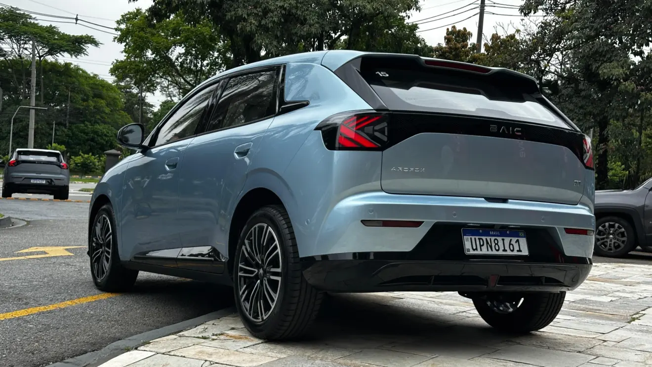 BAIC Arcfox T1 na cor azul estático