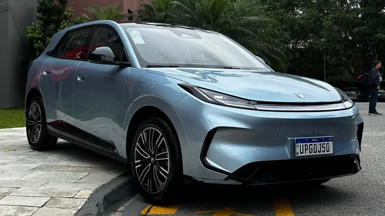 BAIC Arcfox T1 na cor azul estático