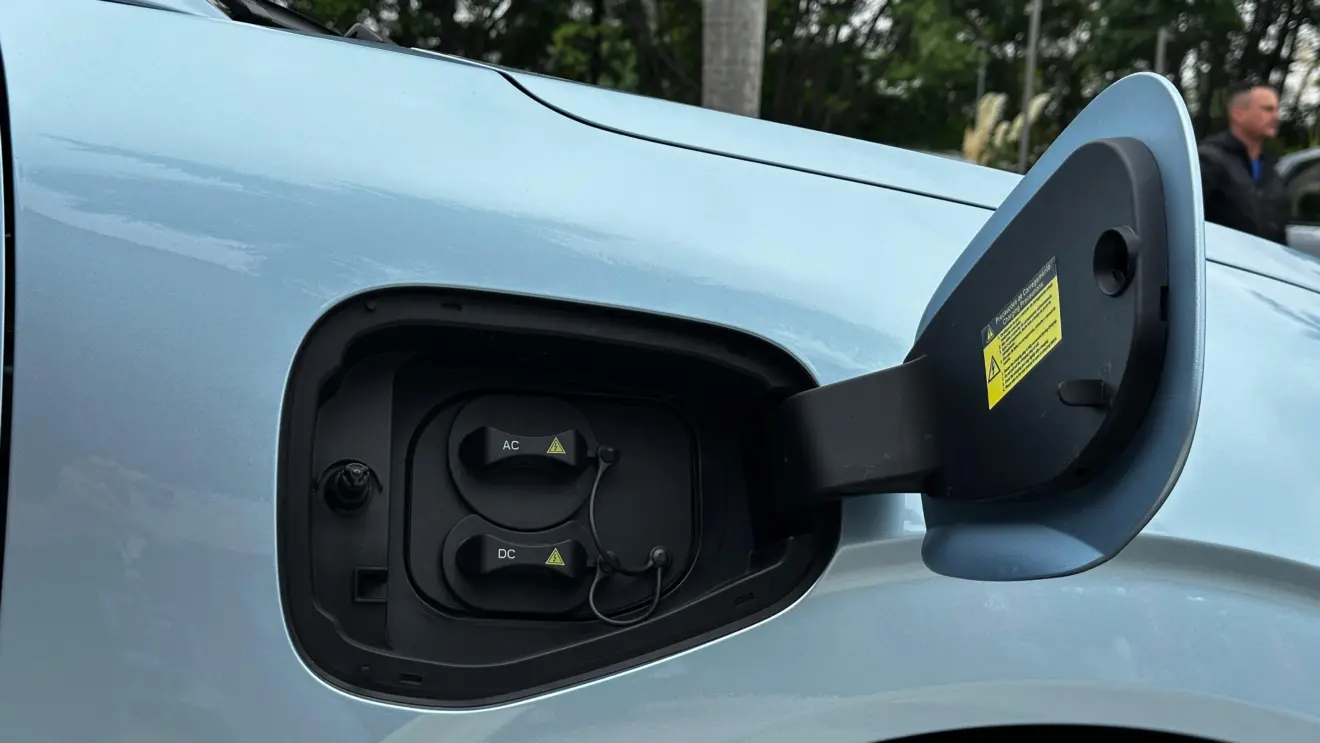 BAIC Arcfox T1 na cor azul estático