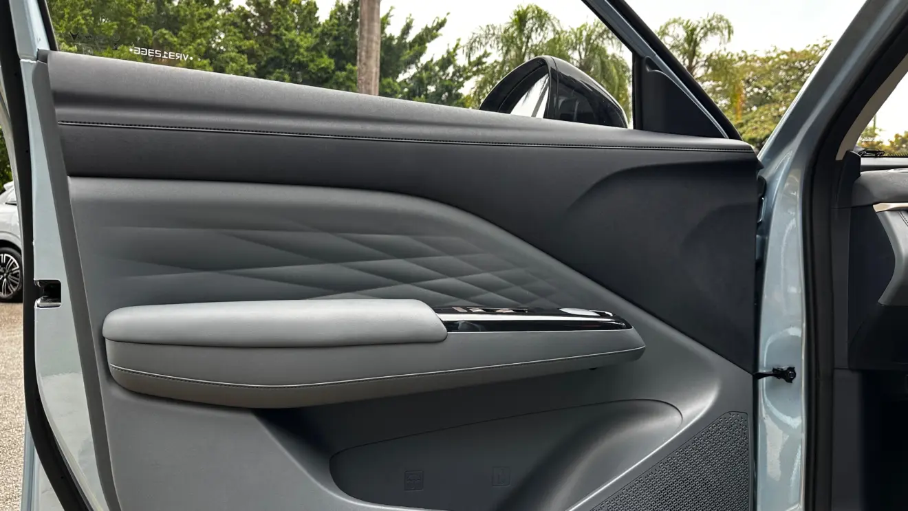 BAIC Arcfox T1 interior