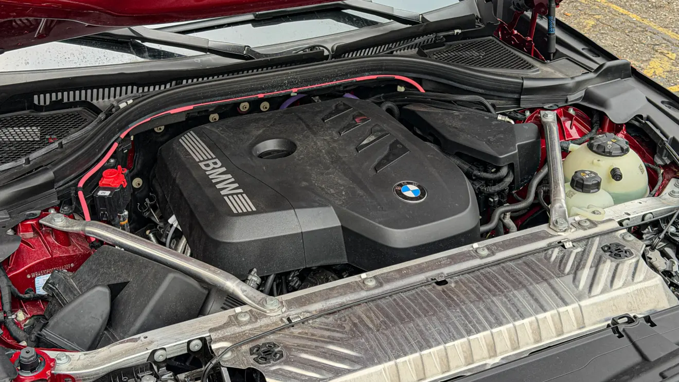 Motor 2.0 turbo do BMW X3 30 xDrive para avaliação