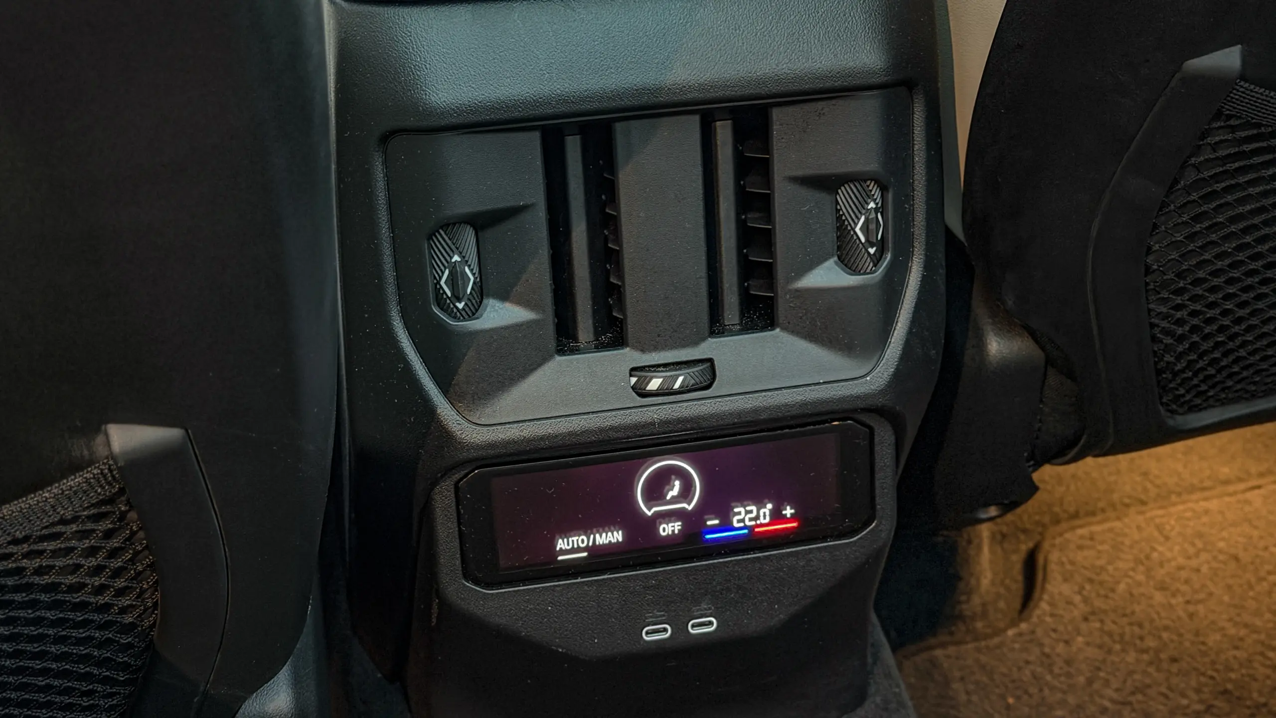 Interior do BMW X3 30 xDive para avaliação e teste