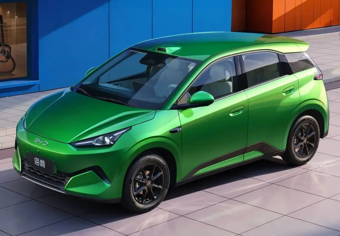 BYD Dolphin Mini 2028 verde de frente
