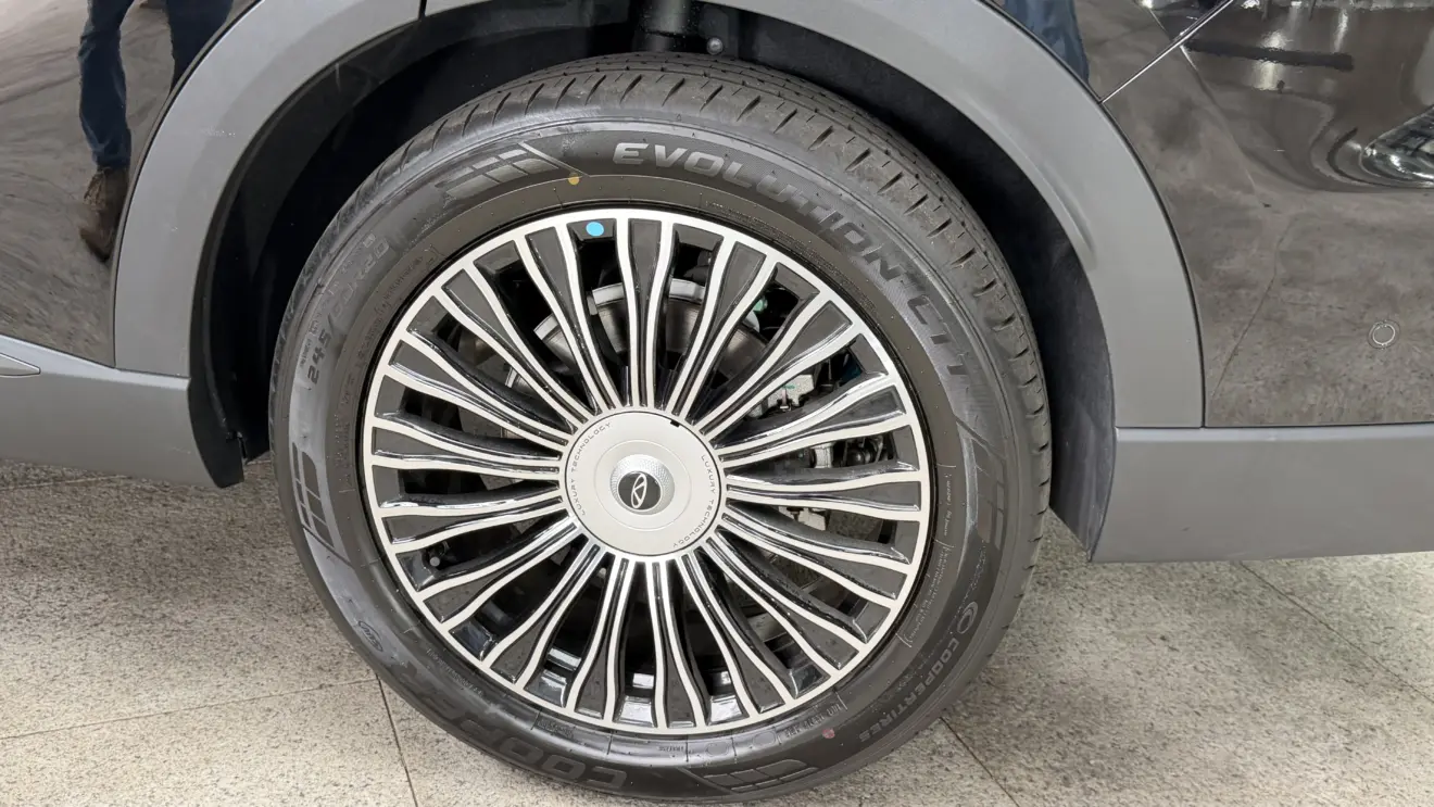 CAOA Chery Tiggo 9 preto estático