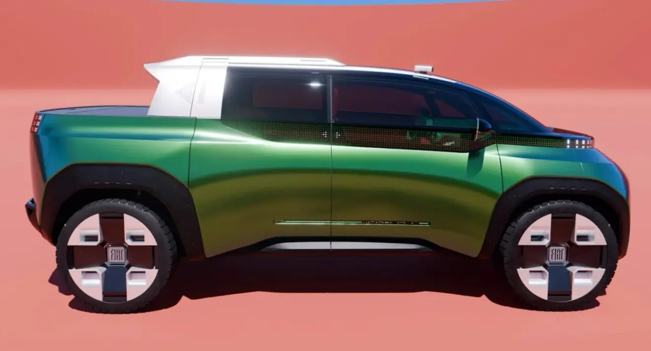Conceito Fiat Multiplay verde parado de lateral com fundo em vermelho