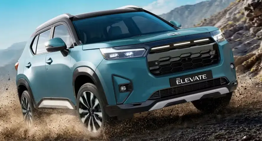 Novo Honda WR-V verde de frente andando no fora de estrada