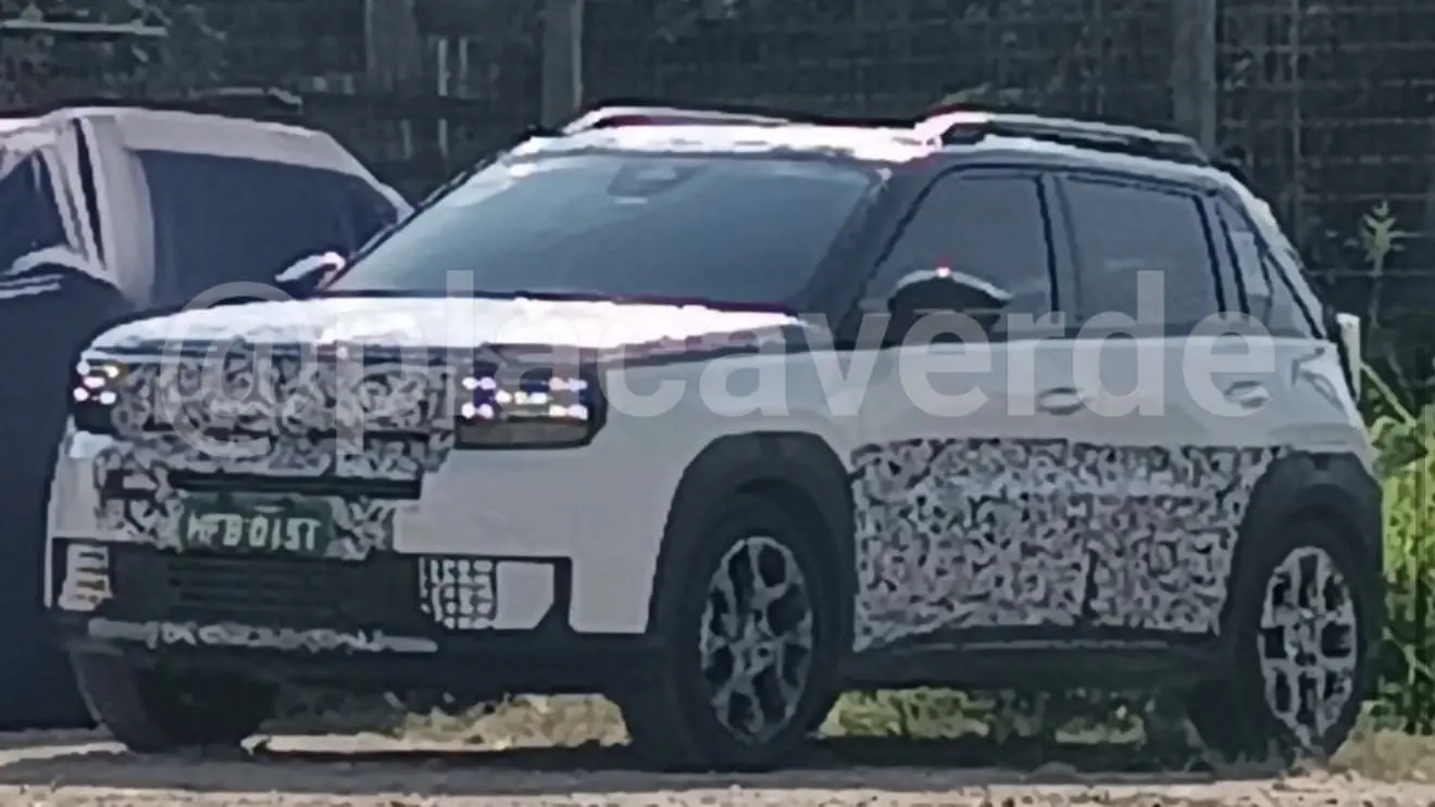 Fiat Argo X com menos camuflagem rodando