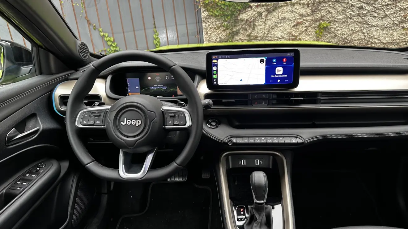 Painel do Jeep Avenger Limited