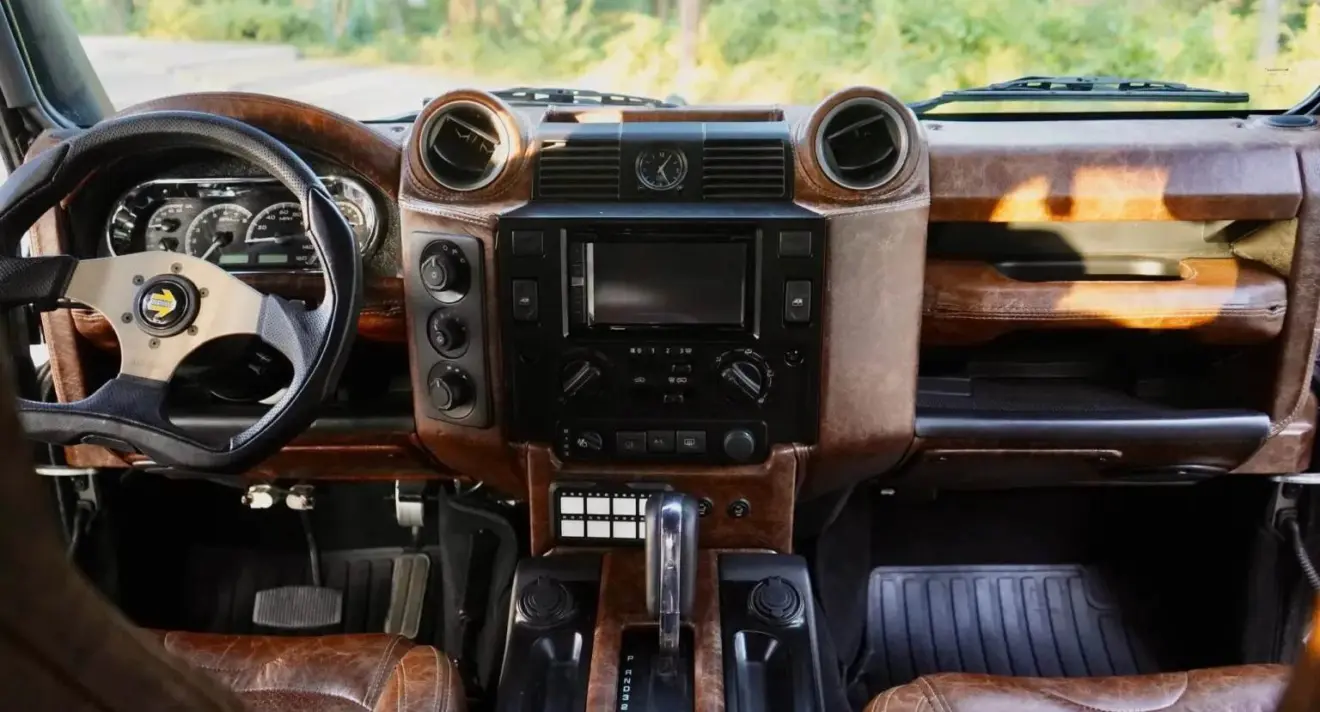 Cabine do Land Rover 6x6 