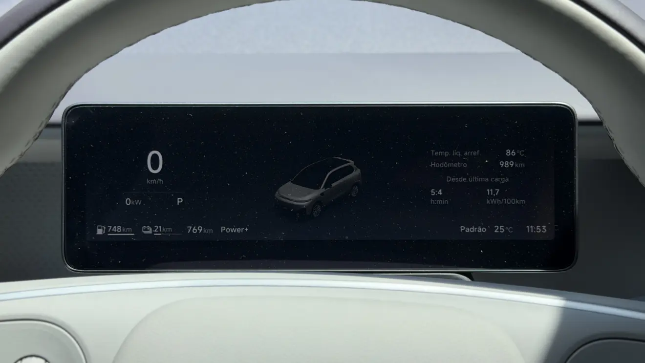 Leapmotor B10 REEV interior branco para avaliação
